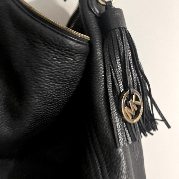Michael Kors Large Zip Hobo Bag with Tassle - Picture 3 of 8
